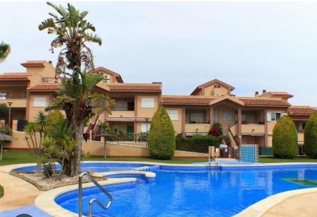 Adosado Con Piscina Y Terraza A 700m De La Playa